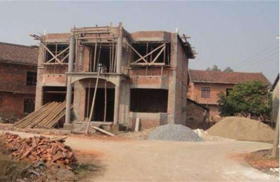 还有人不知道吗?明年"禁止"农村3种建房，否则视为"违法"!_【今日爆点】