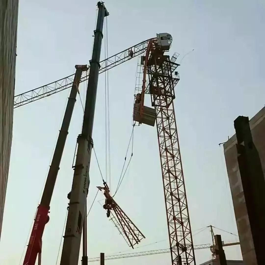 突发!安徽铜陵一建筑工地发生塔吊倒塌事故,已