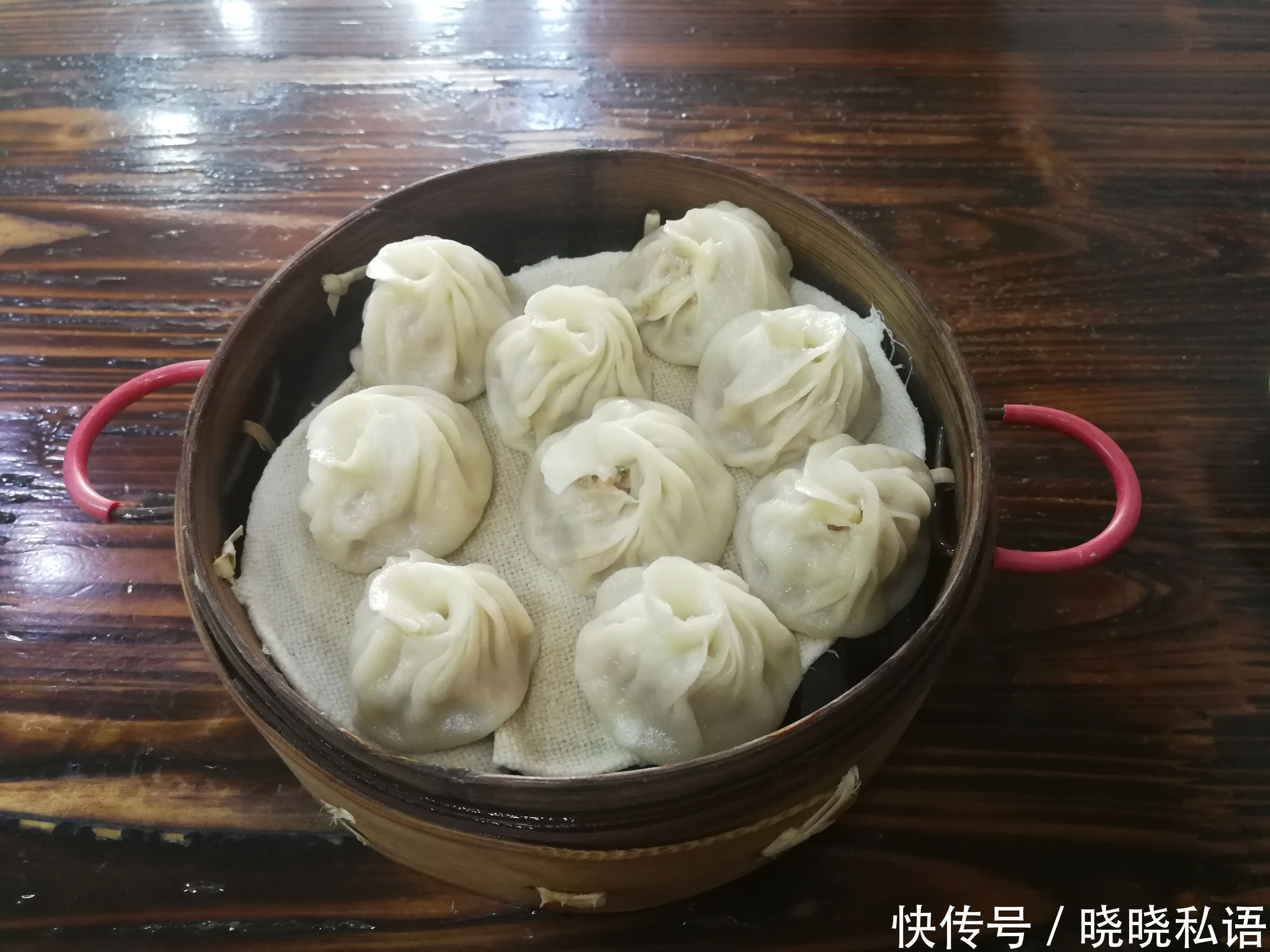 浙江嵊州夫妇专做小笼包10多年, 7元一笼, 天冷