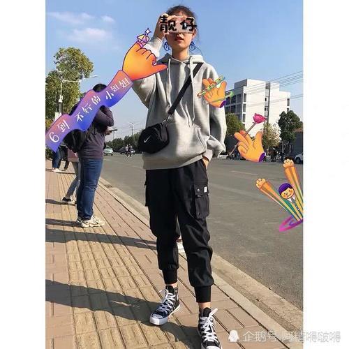 2019年建议大家:卫衣就配工装裤,学生党流行