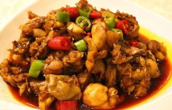 周公解梦，梦见鸡飞在天上的神秘寓意与深层解析