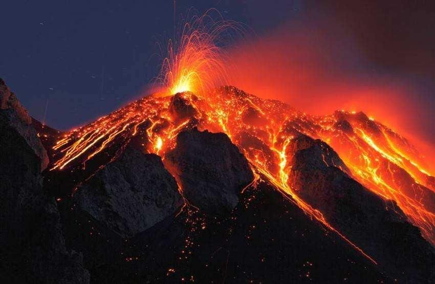 印尼三座火山同时喷发，千岛之国前景黯淡，何去何从?