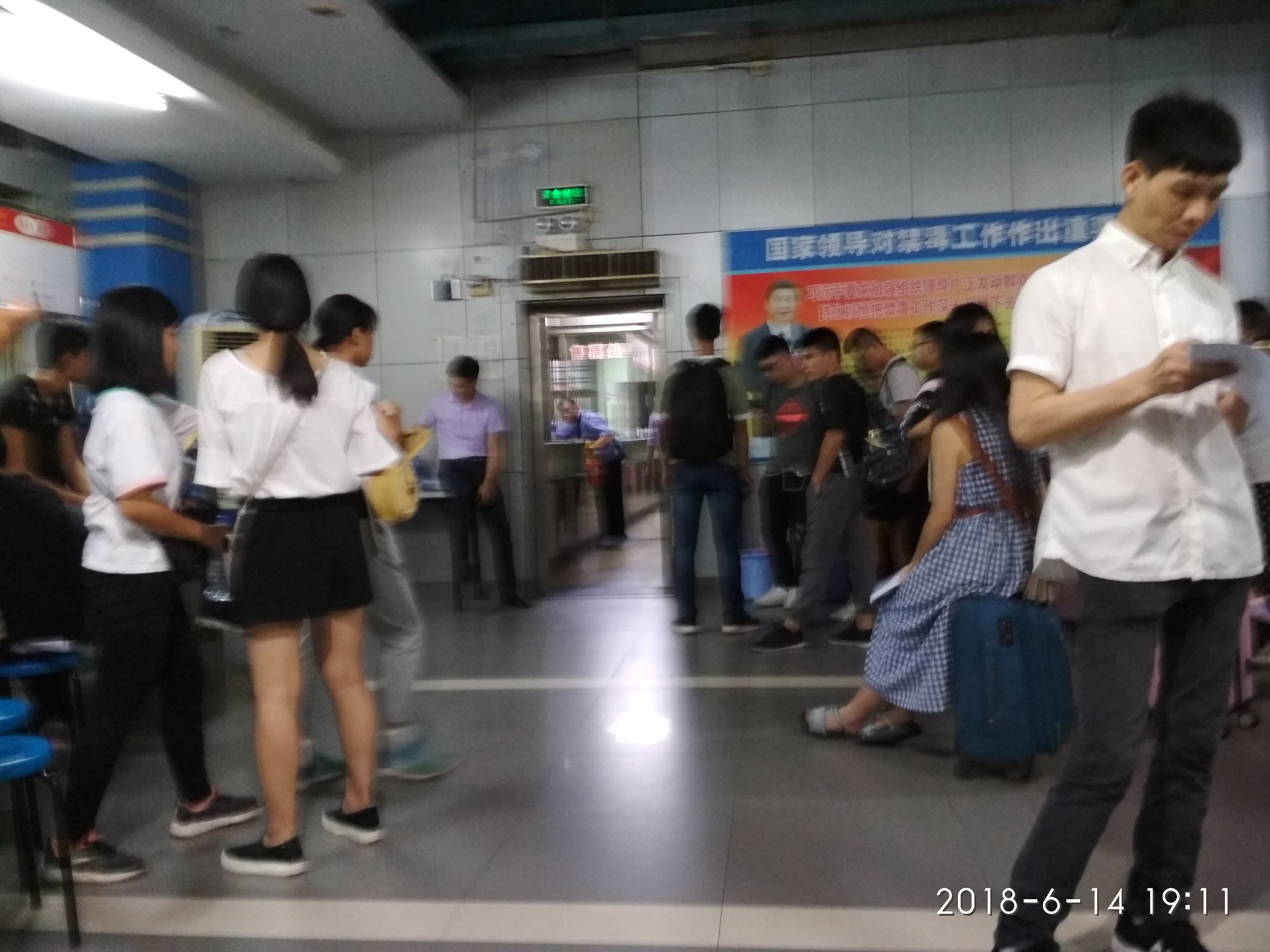 龙华汽车站,龙观人才市场,这里有多少打工仔留