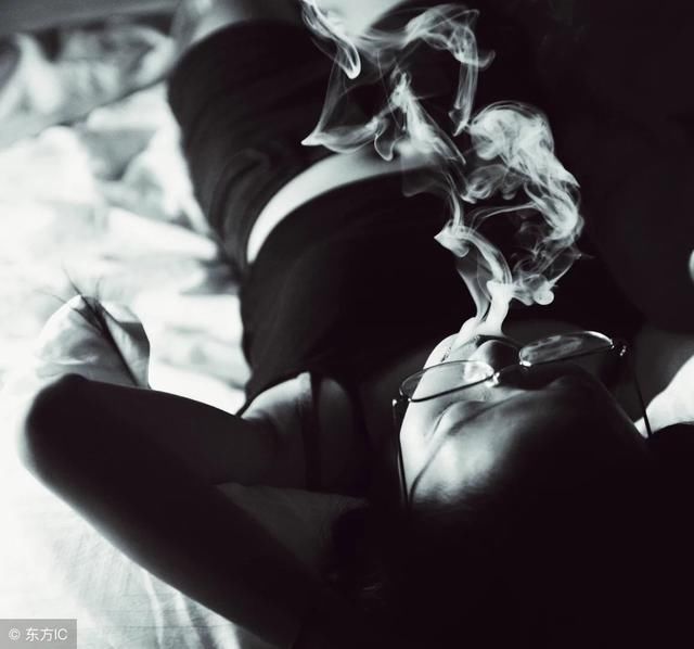 一个人死前向银行借了1000万没还完，意外死亡后银行会怎么办呢？