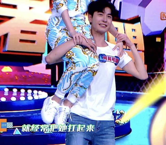 忘川夫妇快本,陈星旭单肩扛起彭小苒,绅士手抢