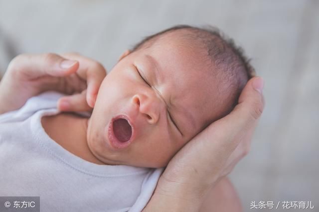 刚出生的小宝宝第一个月都很乖，满月后开始吵闹，原因何在？