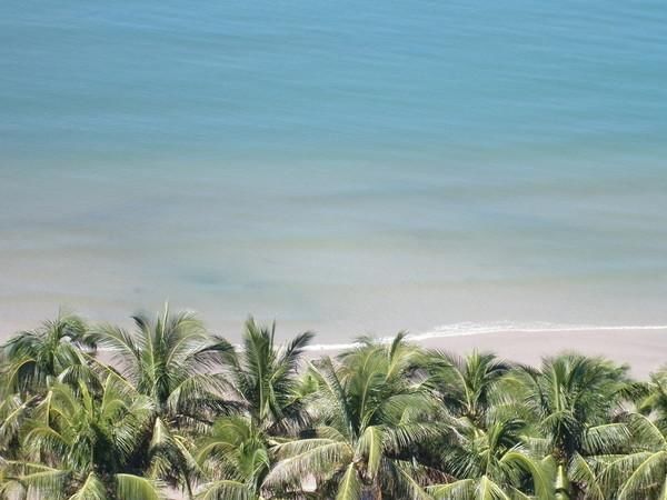 躺在酒店，懒懒的看着三亚湾