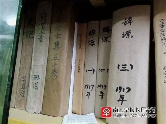 广西一老人50年花40多万买书,堆满5层楼!教授都曾来借书