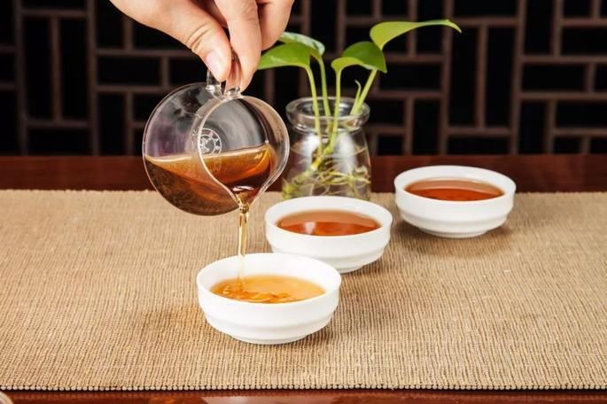 你喝的不是茶,而是毒药! 朋友圈疯传的这则消息你信了吗?中茶
