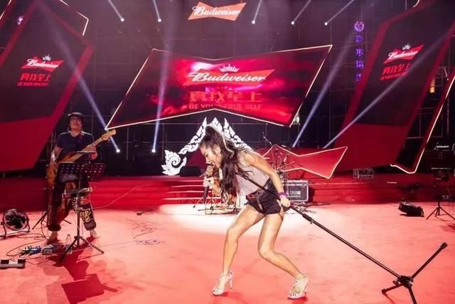 电音遇上泼水节丨百威泼水电音节席卷