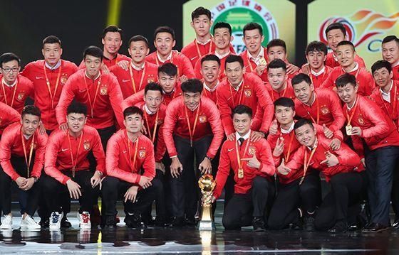 今年的中国足球男足