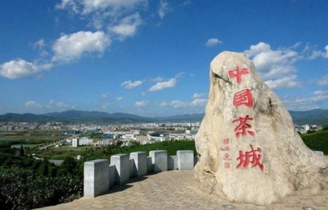 云南一地级市,用其下辖县名字命名,下辖县再改名