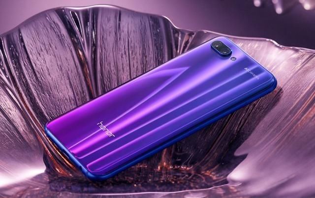 华为发布荣耀10,国外媒体疯狂点赞,雷军直呼:狼