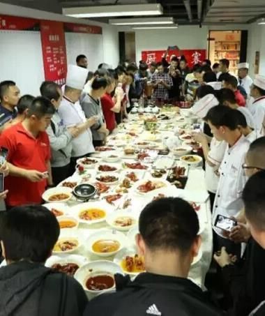 北漂四年成为小龙虾龙头，一年销售达4个亿!