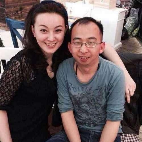 他是最丑的配角,真实身份让人佩服,如今娶貌美