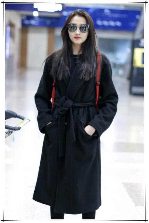 杨幂浴袍衣我忍了,关晓彤浴袍衣我也忍了,看到