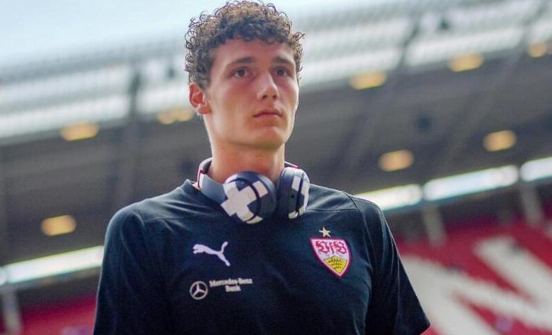 斯图加特再否认帕瓦尔转会:未收报价 先打钱再