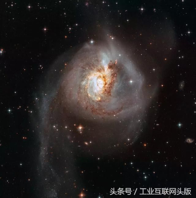 本周最新太空美照欣赏，火星上的雪，从宇宙看沙哈拉沙漠……