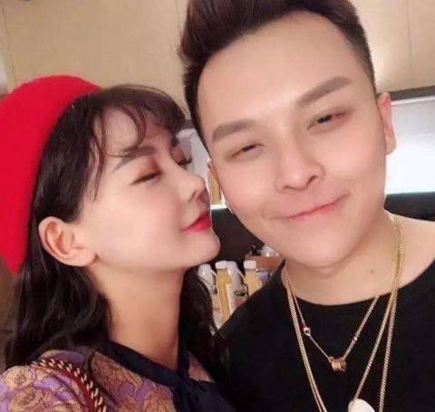 直播生孩子?韩安冉遭网友吐槽,网友:你的底线