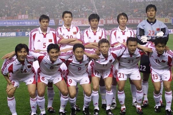 2002年中国队踢完世界杯后,米卢下课,球迷至今