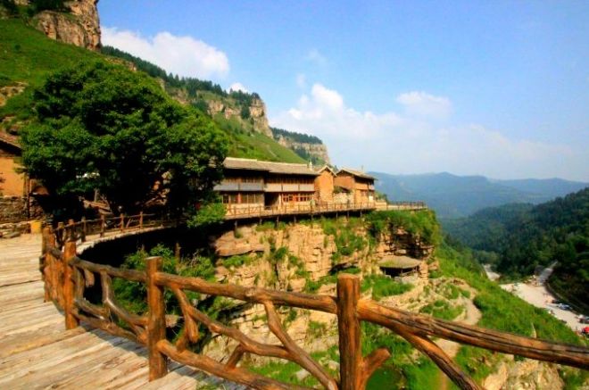 直击封印在深山里的悬浮村，居民手握长寿秘诀世代死守