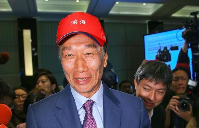 郭台铭考虑选2020,国民党跟民进党怎么接招?