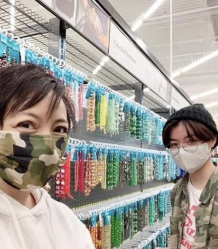 港姐杨婉仪负债千万携子女返美国，网上开班授课，自力更生再出发