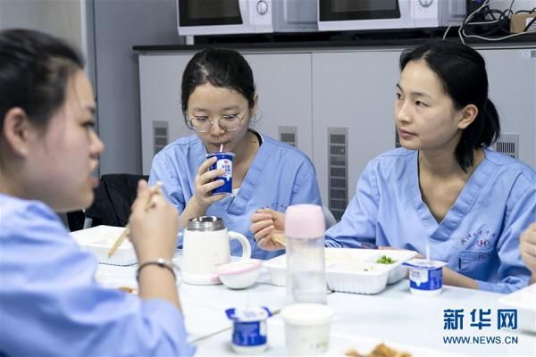 武汉肺炎医护人员年夜饭