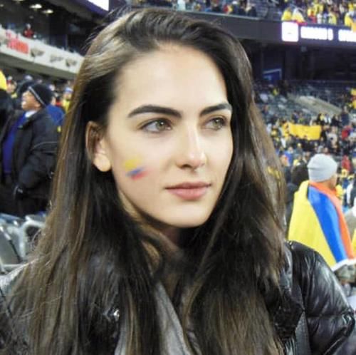 俄罗斯世界杯上的美女，一个比一个漂亮，最后一位女球迷惊艳世界_【快资讯】