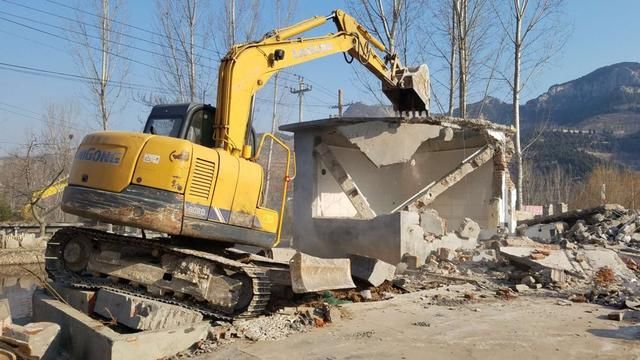 重拳！济南南部山区红旗农家院3万平米违建开拆