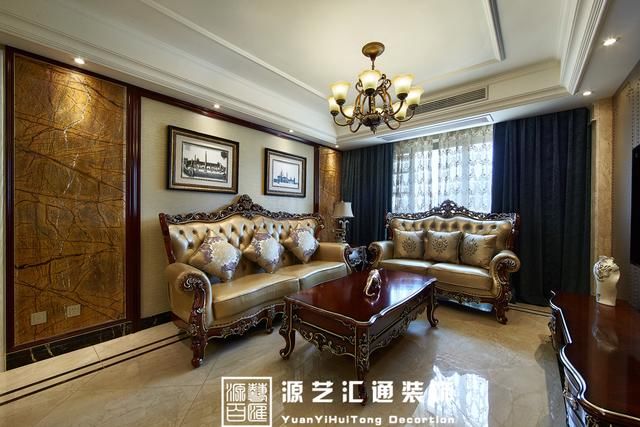 房屋地址漫香堤 房屋面积127平米 户型信息三室两厅一厨一卫 设计风格欧式风格 设计公司太原源艺汇通装饰 主材名称含基础装修、德国可耐美乳胶漆、圣象地板、马可波罗瓷砖、实木复合套装门、吉林森工露水河整体厨柜、法恩莎洁具、皇家壹号家具等。 【客厅】 客厅是最能表现奢华感的地方,精致古典的欧式沙发,顶面笔直的石膏线条,仿大理石的地砖,黑色的大理石。