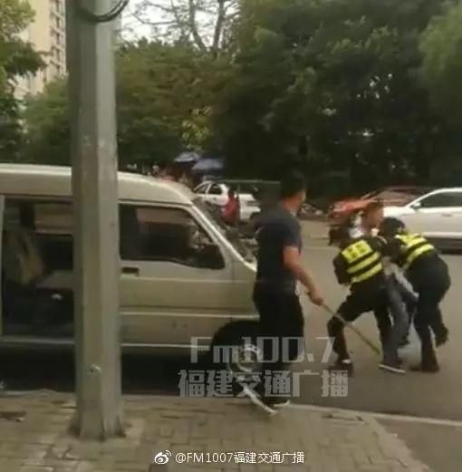 警方反馈:福州仁德公交站门口打架事件违法行