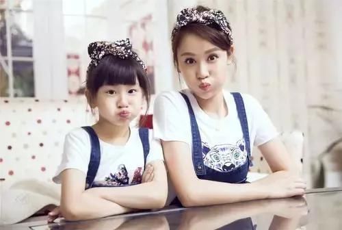 爱打扮的妈妈和不爱打扮的妈妈,养出的孩子有