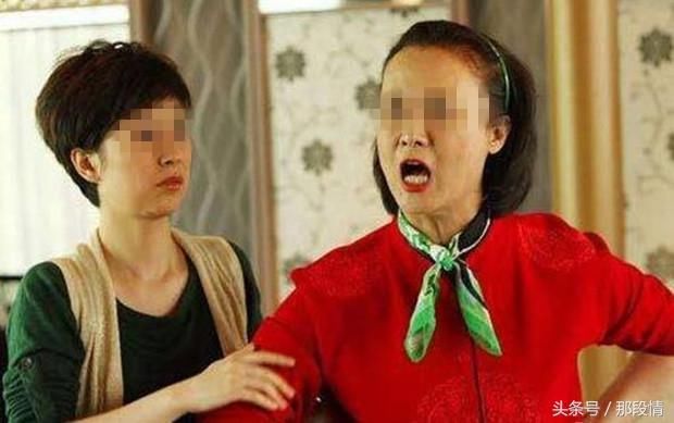 儿子满月，继母从乡下来看我遭嫌弃，我怒打婆婆