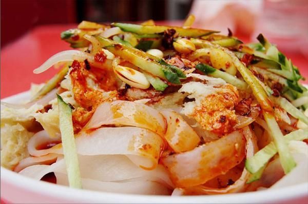 夏天怎能少了美味的凉皮?蒸面皮、米皮、擀面皮、酿皮的家常做法_【快资讯】