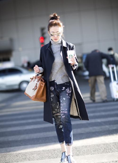 李小冉为时尚太拼了,把大妈装穿出名媛风,一般