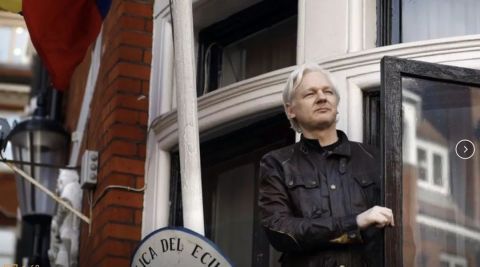 英国宣判阿桑奇入狱 支持者冲法官喊不知羞耻