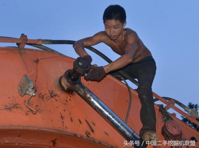 都不容易!本该在教室里玩抖音的年纪,他们投身