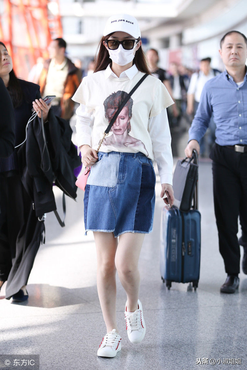 赵丽颖现身北京机场