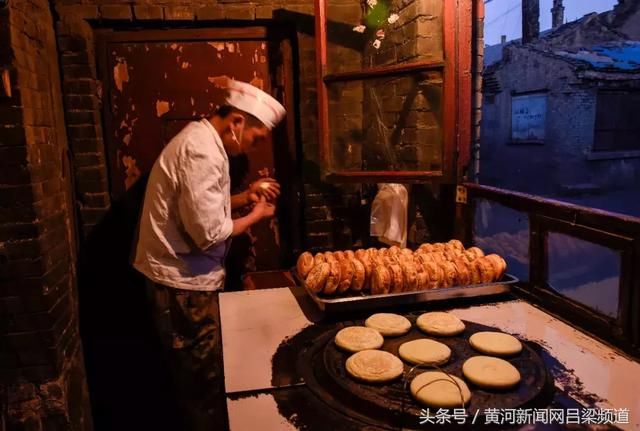 一块“火烧饼”，一缕乡情孝义传统小吃“火烧饼”