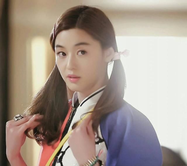 全智贤生二胎后首亮相,真的一如既往地美丽漂亮