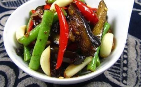 土豆茄子炖豆角软烂 t01f56eb6c7782cca85.jpg