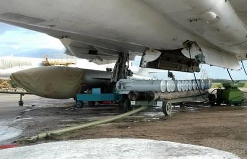 伊朗展示导弹视频