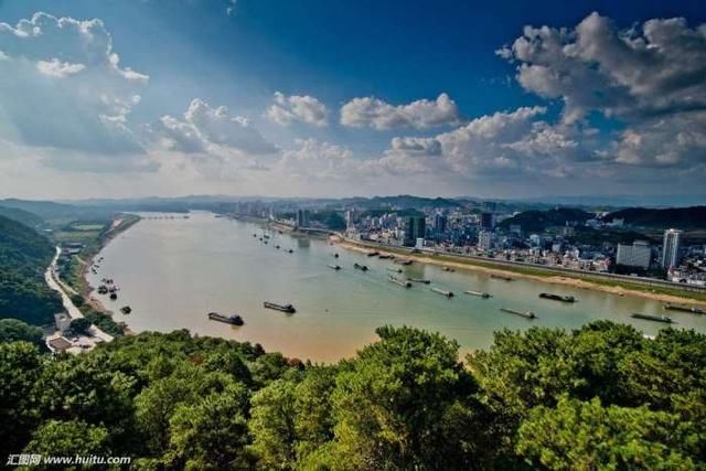 广西这座城市要发达了,两条高铁在建,还要新建