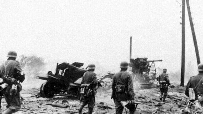 300万军队38天就投降,女人生了20万混血,战后