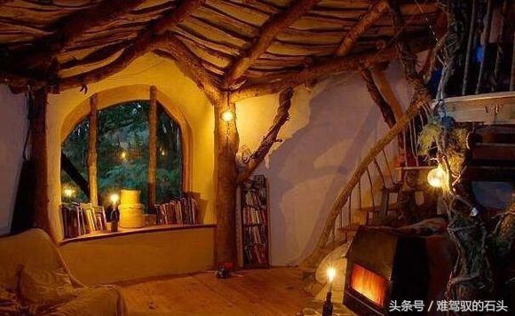因为买不起房,小夫妻在深山里建了这样别具一格的树屋