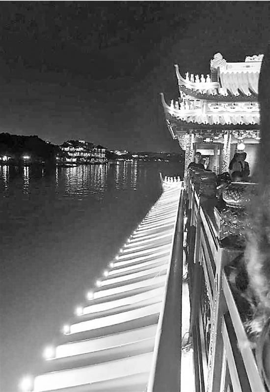 装防弹玻璃的宝石舫你想不想去坐坐