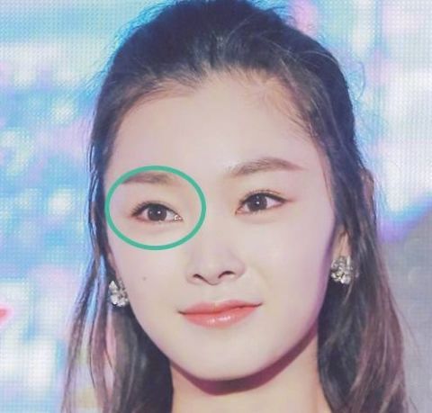 她是张翰旗下艺人, 胡歌绯闻女友, 演技不输范冰