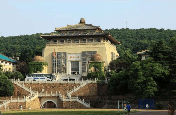 中国最美大学前十名 t01f68d2efea7de51b2.jpg