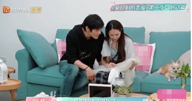 向佐郭碧婷沙发上腻歪,亲吻都不算啥,秀恩爱撒狗粮 yzca88亚洲城网页版